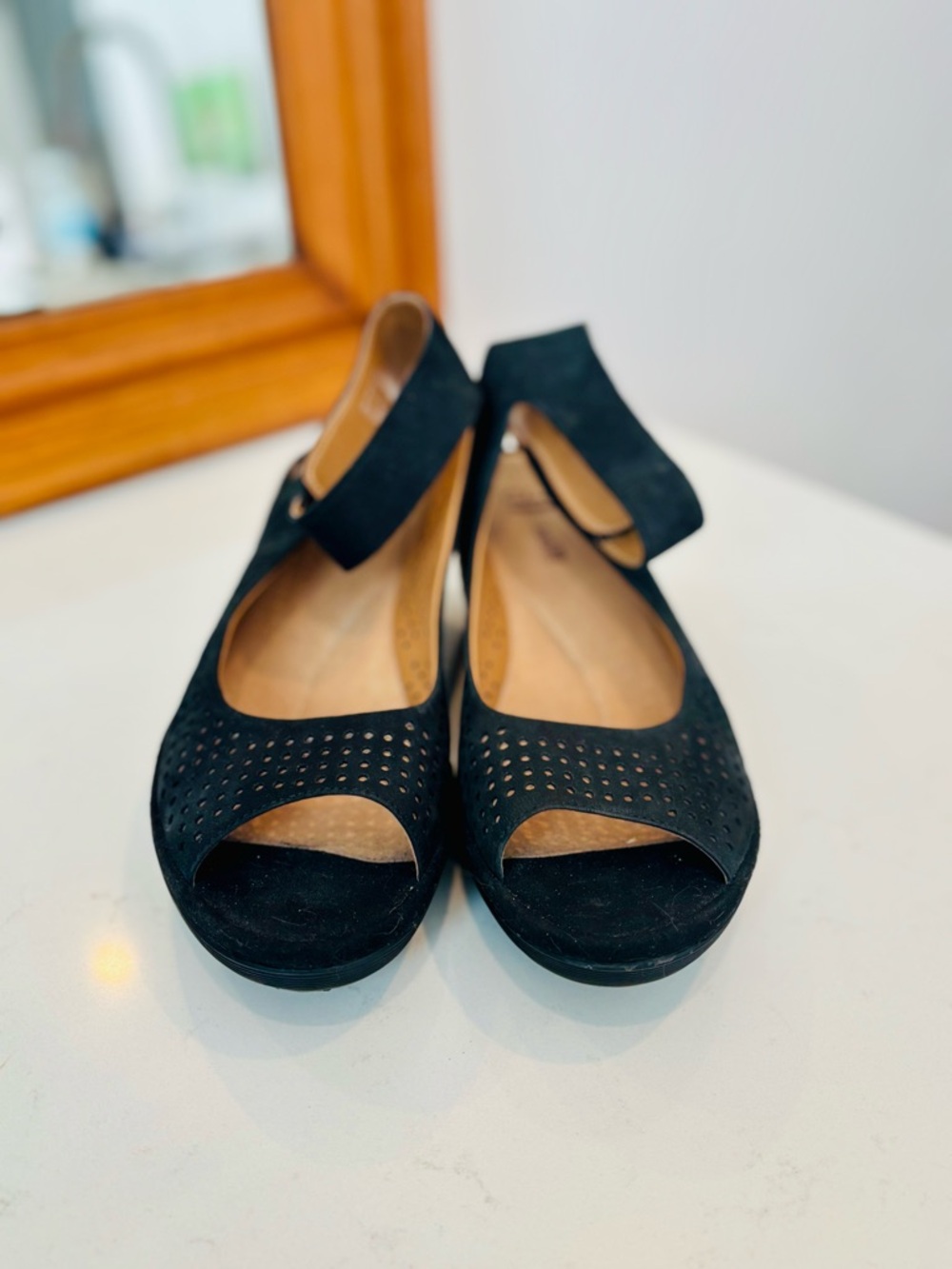 Clark’s Black Peep-Toe Ankle Strap Women's wedge sandals 9M